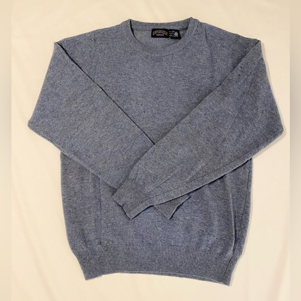 Cambridge men’s 100% Wool blue crew neck sweater.